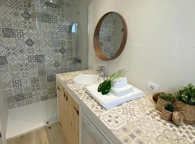 Old Town With Sea Views Portonovo Appartement *